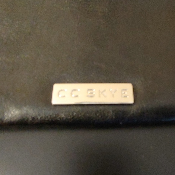 ⛱3/$20 CC Skye Clutch - Picture 4 of 5